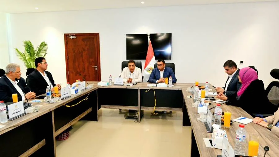 وزير الإسكان ومحافظ الدقهلية يراقبان سير العمل في مشاريع مدينة المنصورة الجديدة وزير الإسكان ومحافظ الدقهلية يراقبان سير العمل في مشاريع مدينة المنصورة الجديدة