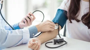 للمصابين بانخفاض ضغط الدم: أعراض خطيرة تتطلب زيارة الطبيب