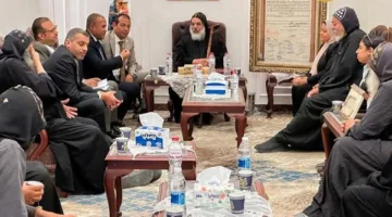 الأنبا أقلاديوس يستقبل فريقاً من البنك الزراعي في الأقصر