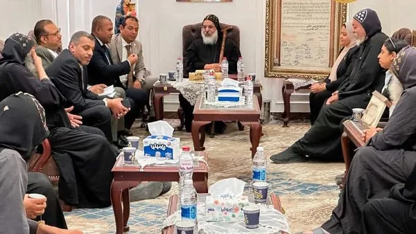 الأنبا أقلاديوس يستقبل فريقاً من البنك الزراعي في الأقصر