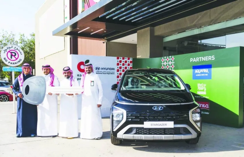 الناغي وهيونداي وبنده للتجزئة يحتفلون بتسليم الجائزة الكبرى، سيارة هيونداي ستارجيزر، للفائز في إطار الحملة الشراكية المتميزة
