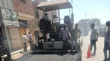 طريق الخادمية – سيدي غازي بطول 1.5 كم: محافظ كفر الشيخ يشرف على أعمال الرصف