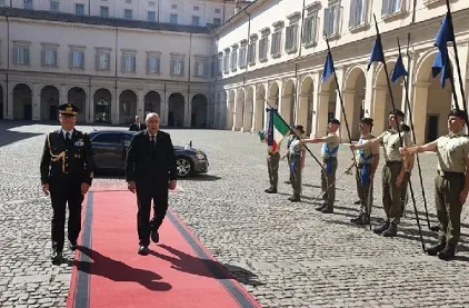 الرئيس الجزائري يلتقي بالبابا في الفاتيكان ويتبادل معه الهدايا الرئيس الجزائري يلتقي بالبابا في الفاتيكان ويتبادل معه الهدايا