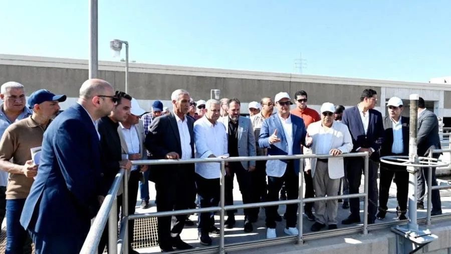 وزير الإسكان ومحافظ الدقهلية يختتمان جولتهما بزيارة محطة مياه الشرب “ميت خميس” بقدرة 204 آلاف متر مكعب يومياً والمعمل المركزي.