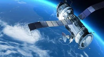 مدير وكالة الفضاء يوضح وظائف الغرفة الحرارية في إنشاء القمر الصناعي