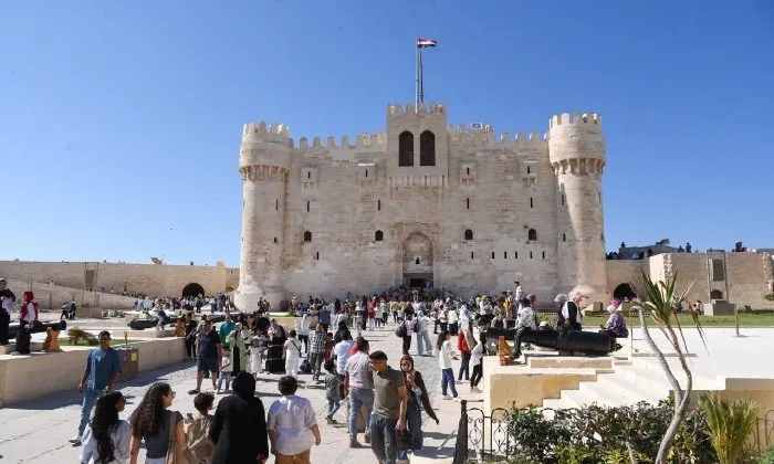 25 ألف زائر للمواقع التاريخية الأربعة في الإسكندرية بمناسبة احتفال عيدها القومي 25 ألف زائر للمواقع التاريخية الأربعة في الإسكندرية بمناسبة احتفال عيدها القومي