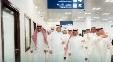 وزير النقل يزور مطار حائل ويتفقد خدمات المسافرين والمشاريع الجديدة فيه