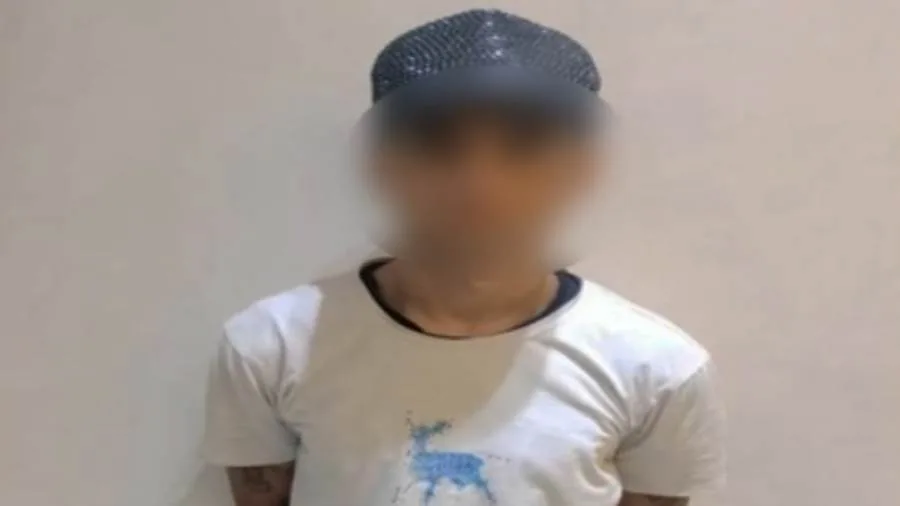 تسليط الضوء على تفاصيل الفيديو الذي يظهر شخصًا في حالة فقدان توازن نتيجة تعاطي المخدرات في القليوبية. تسليط الضوء على تفاصيل الفيديو الذي يظهر شخصًا في حالة فقدان توازن نتيجة تعاطي المخدرات في القليوبية.