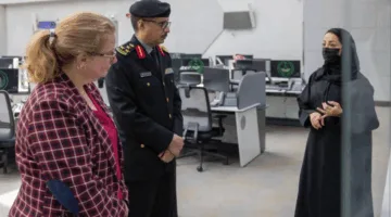 مستشارة الأمن في السفارة الكندية تتفقد مركز (911) في الرياض