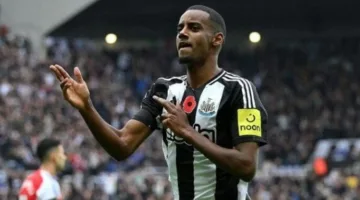 الهلال السعودي يسعى للتعاقد مع لاعب ليفربول بعد تعثر صفقة ألكسندر إيزاك