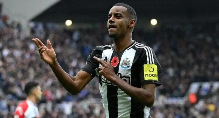 الهلال السعودي يسعى للتعاقد مع لاعب ليفربول بعد تعثر صفقة ألكسندر إيزاك