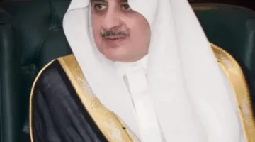 أمير تبوك يزور الشيخ الغريض للاطمئنان على صحته