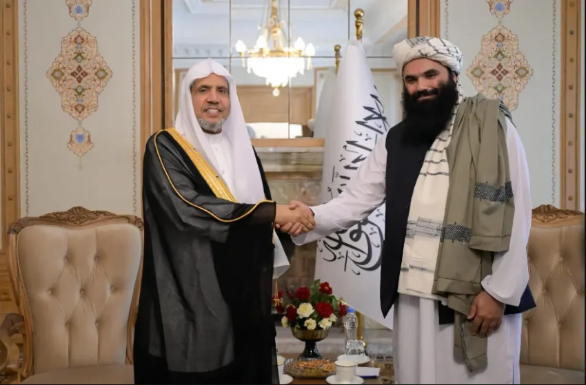 أمين رابطة العالم الإسلامي يجتمع مع وزيري الخارجية والداخلية الأفغانيين في كابل
