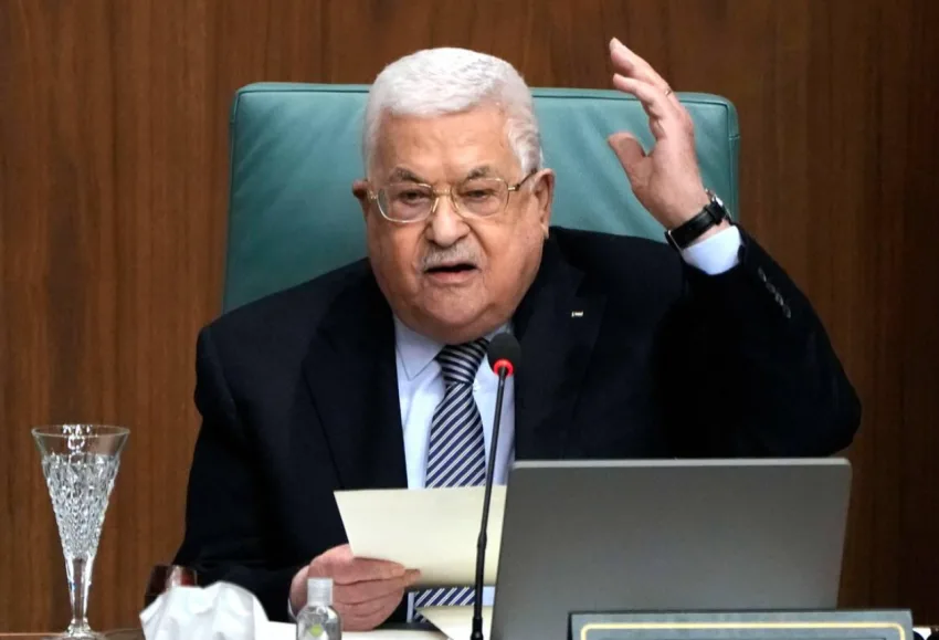 الرئيس الفلسطيني يطالب بزيادة الضغط على الاحتلال لوقف اعتداءاته على غزة والضفة الغربية.