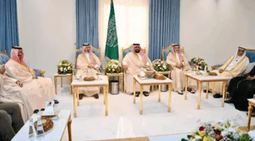 أمير جازان ونائبه يلتقيان شيخ شمل آل خالد في محافظة الدائر