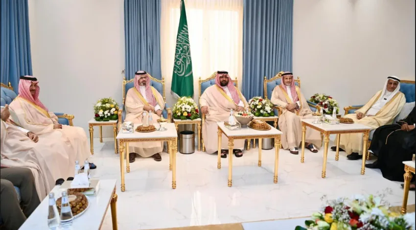 أمير جازان ونائبه يلتقيان شيخ شمل آل خالد في محافظة الدائر أمير جازان ونائبه يلتقيان شيخ شمل آل خالد في محافظة الدائر