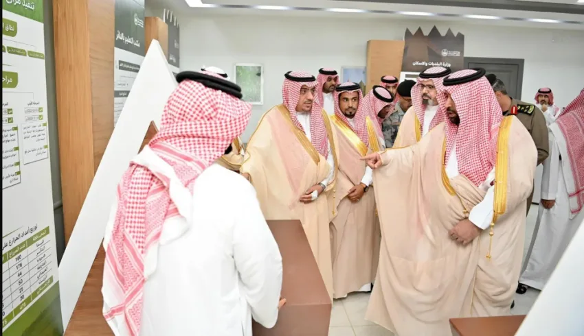 أمير جازان ونائبه يراجعان التقدم في المشاريع التنموية بمحافظة الدائر
