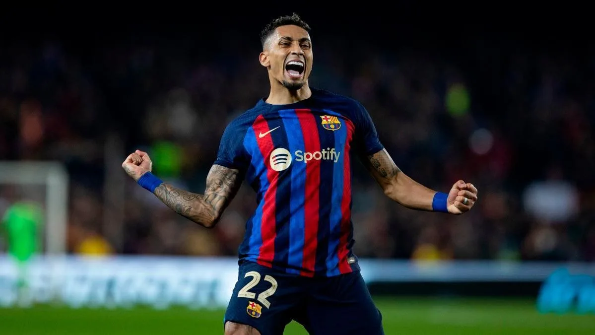 ريفالدو ينبه راشفورد: من الصعب استبعاد رافينيا من تشكيل برشلونة.