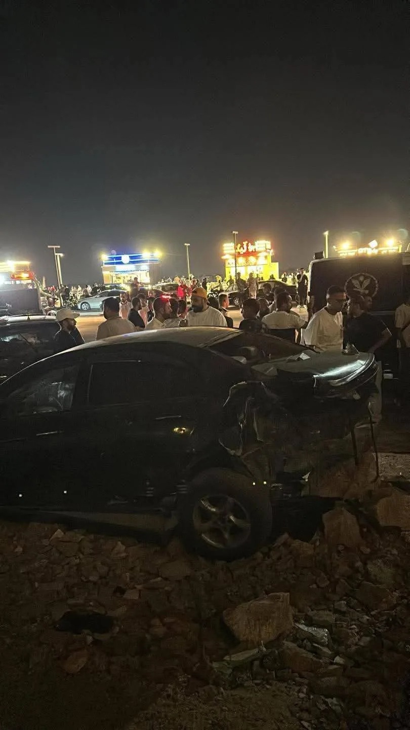 تصادم شديد بين سيارتين على كورنيش المقطم الجديد.. إليكم الصور تصادم شديد بين سيارتين على كورنيش المقطم الجديد.. إليكم الصور