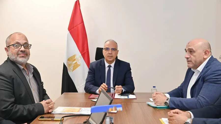 وزير الري يراقب جهود حماية السواحل المصرية ويستعد لعقد اجتماع اللجنة العليا لرخص الشواطئ