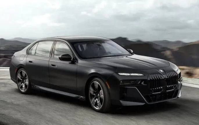 BMW الفئة السابعة 2025: الأسعار والمميزات الفنية