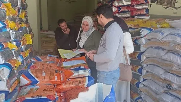 الزراعة: شن حملات تفتيش واسعة على مخازن الأعلاف والمواد الخام في جميع أنحاء البلاد الزراعة: شن حملات تفتيش واسعة على مخازن الأعلاف والمواد الخام في جميع أنحاء البلاد