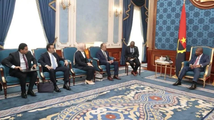 رئيس أنجولا يتناول مع “المقاولون العرب” سبل تعزيز التعاون وتنفيذ مشاريع في لواندا. رئيس أنجولا يتناول مع “المقاولون العرب” سبل تعزيز التعاون وتنفيذ مشاريع في لواندا.