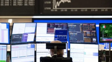 الأسواق الأوروبية تبدأ بتراجع مع انتظار المستثمرين لمفاوضات التجارة الأمريكية