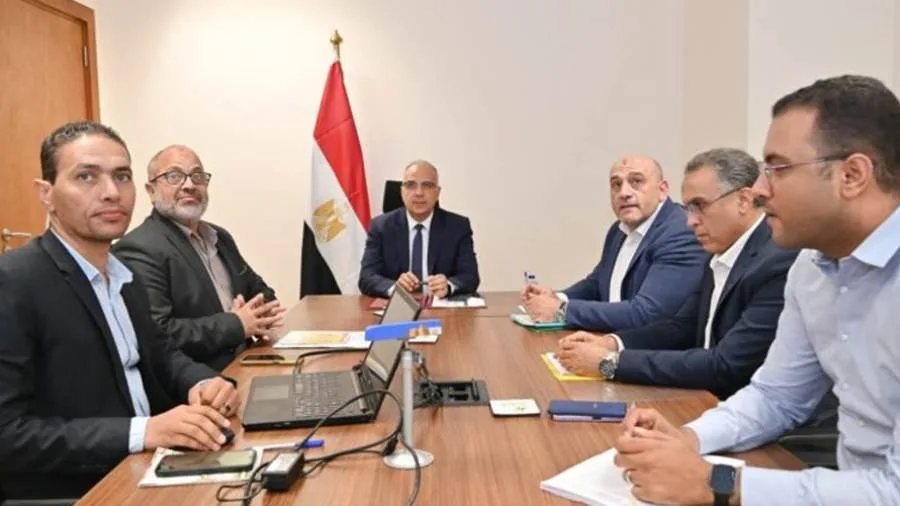 وزير الري يناقش وضع إجراءات حماية السواحل الشمالية على البحر المتوسط