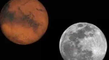 عرض سماوي رائع: السماء تتلألأ بشهب دلتا الدلويات وظهور المريخ بجانب القمر
