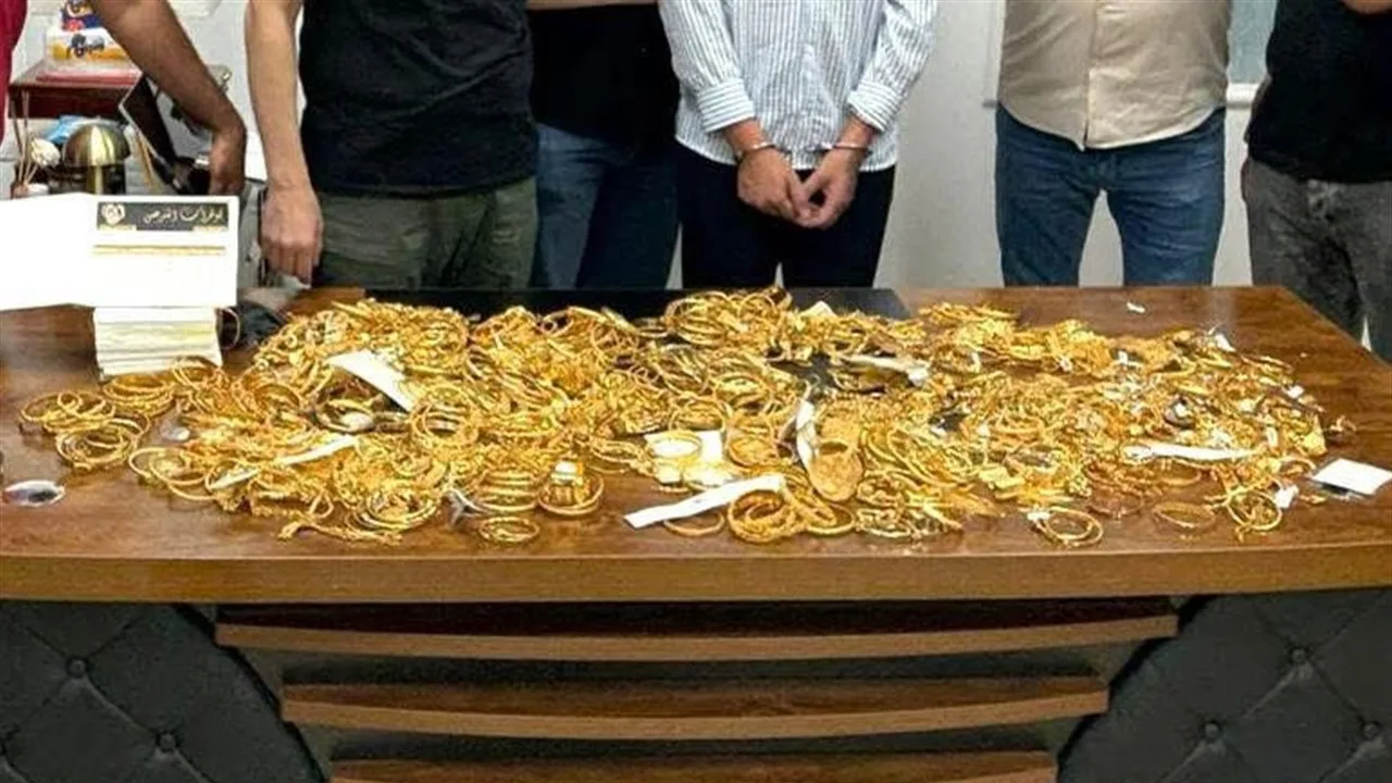 إلقاء القبض على لصّ للمجوهرات الذهبية بقيمة 4 مليارات دينار في بغداد إلقاء القبض على لصّ للمجوهرات الذهبية بقيمة 4 مليارات دينار في بغداد