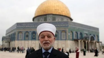 الجيش الإسرائيلي يعتقل مفتي القدس من داخل المسجد الأقصى