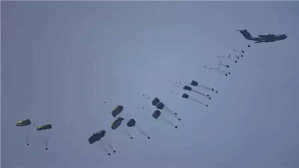 إسرائيل ستتيح للدول الأجنبية إلقاء مساعدات جوية إلى غزة بدءًا من اليوم. إسرائيل ستتيح للدول الأجنبية إلقاء مساعدات جوية إلى غزة بدءًا من اليوم.