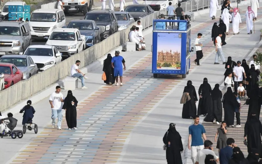 ممشى الضباب في النماص: وجهة جبلية تحتضن السحاب وتجذب الزوار. ممشى الضباب في النماص: وجهة جبلية تحتضن السحاب وتجذب الزوار.