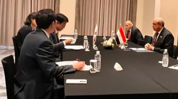 وزير الطيران المدني يجري محادثات ثنائية مع مسؤولي قطاع الطيران الكوري لاستكشاف سبل التعاون الممكنة.