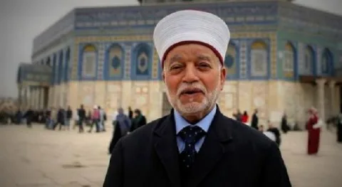 الشرطة الإسرائيلية تمنع خطيب الأقصى محمد حسين من دخول المسجد حتى يوم الأحد الشرطة الإسرائيلية تمنع خطيب الأقصى محمد حسين من دخول المسجد حتى يوم الأحد