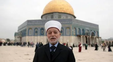 بعد أن دعا لأسر الشهداء في غزة.. قوات الاحتلال تعتقل مفتي القدس من المسجد الأقصى