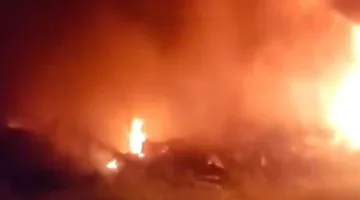 بالصور.. إخماد حريق في مخزن للمواد المستعملة في الغربية
