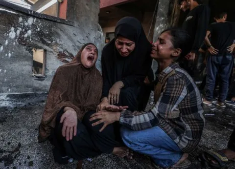 ترامب يلوم حماس على منع التوصل لاتفاق لوقف القتال في غزة.. ونتنياهو يتحدث عن بحث “خيارات” مع الأمريكيين لاستعادة الأسرى.. ما الذي يخطط له الطرفان تجاه حماس؟ ترامب يلوم حماس على منع التوصل لاتفاق لوقف القتال في غزة.. ونتنياهو يتحدث عن بحث “خيارات” مع الأمريكيين لاستعادة الأسرى.. ما الذي يخطط له الطرفان تجاه حماس؟