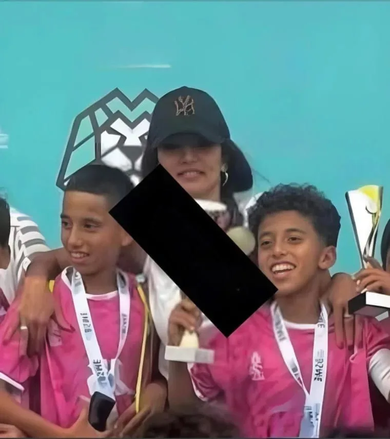 بعد انتشار صور مزيفة.. الكشف عن أبناء أحمد عز وزينة الحقيقيين