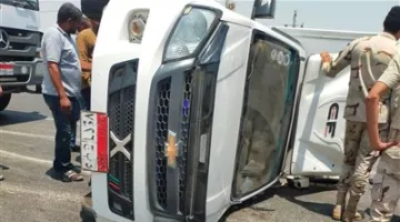 ثمانية مصابين في حادث انقلاب سيارة تُقل عمال زراعيين على طريق وادي النطرون – العلمين