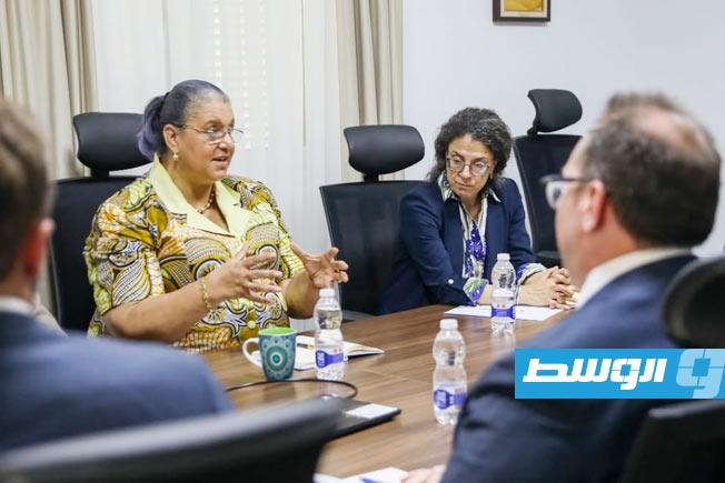 لقاء ميتشار الرئيس الأميركي مسعد بولس مع تيتيه بمقر البعثة الأممية في طرابلس، الخميس 24 يوليو 2025. (البعثة الأممية)