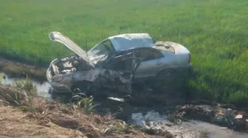 كسور وكدمات.. ثلاثة مصابين جراء انقلاب سيارة خاصة في أرض زراعية بالبحيرة