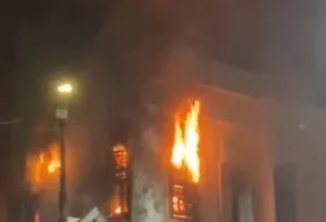 نيران ضخمة ت engulf محلين وشقة سكنية في ملوي المنيا.. أضرار مالية جسيمة