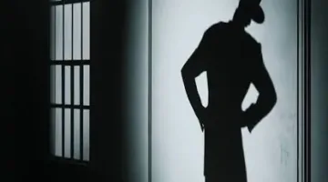 تأويل رؤية دخول رجل غريب إلى منزل المتزوجة: دلالة خفية وتنبيه من اللاوعي