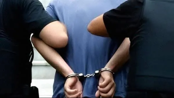 احتجاز 9 أفراد بعد شجار بسبب “مضايقة زوجة” في السلام.. واستخدام أسلحة نارية وبيضاء احتجاز 9 أفراد بعد شجار بسبب “مضايقة زوجة” في السلام.. واستخدام أسلحة نارية وبيضاء