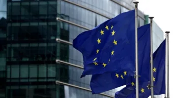 الولايات المتحدة والاتحاد الأوروبي يبرمان اتفاقية تجارية تحدد الرسوم الجمركية بنسبة 15%