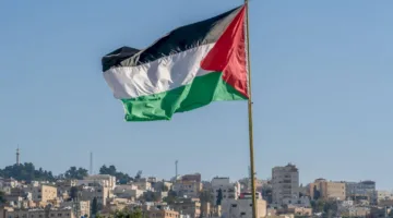 ترحيب عربي وإدانة أمريكية تجاه اعتراف فرنسا بـ”دولة فلسطين”