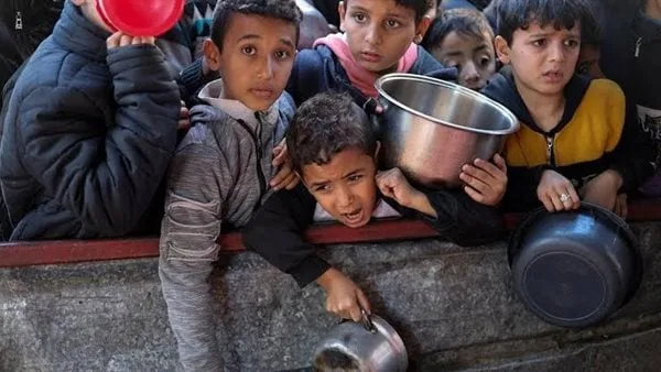 وفاة رضيعة أخرى في غزة نتيجة الجوع.. وارتفاع عدد ضحايا المجاعة إلى 123 شخصًا