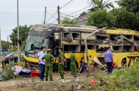مصرع 18 فردًا على الأقل في حادث حافلة في جبال الأندين ببيرو